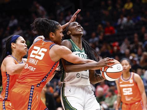 Alyssa Thomas now WNBA triple-doubles leader and has Connecticut near top of standings